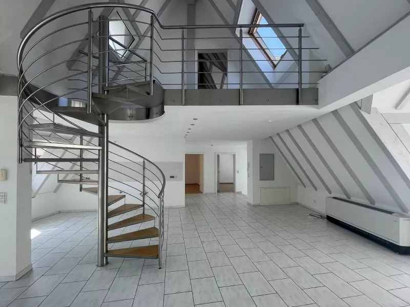 Durlacher Altstadt - Maisonette-Wohnung der Extraklasse - Treppe im Raum