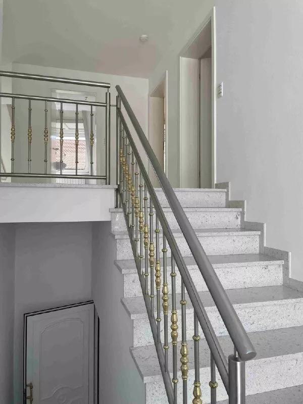 Durlacher Altstadt - Maisonette-Wohnung der Extraklasse - Treppenhaus g